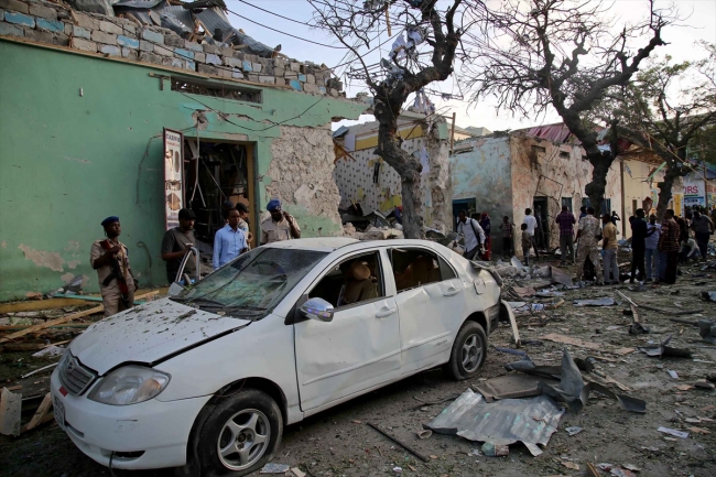 Somali'de bomba yüklü araçla saldırı: 14 ölü